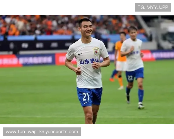 大连队最后一分钟丢球，全场陷入死寂